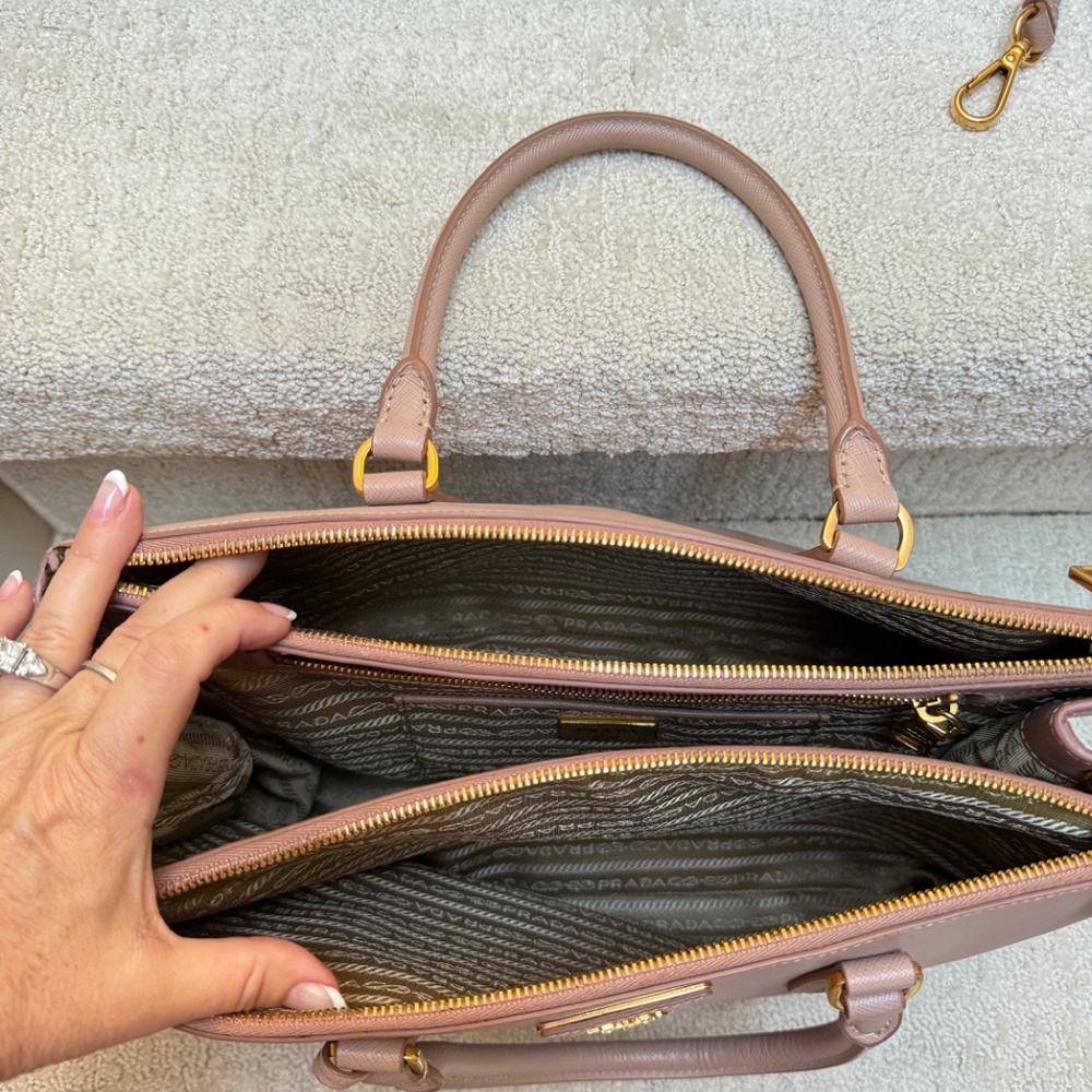 Prada Galleria Handbag in Saffiano Leather in Size Large Beige - Picture 5 of 12